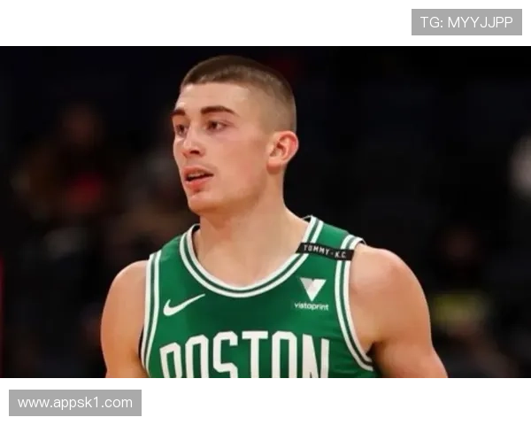 佩顿·普里查德无球跑动制造空位，三分效率领跑替补席