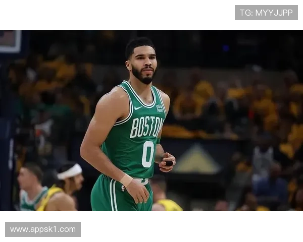 塔图姆无球跑动效率提升，拉开空间改变绿军进攻结构