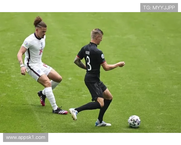 琼阿梅尼 vs 克罗斯：后场出球能力与推进结构差异