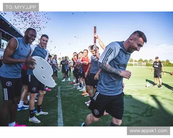 梅西比赛完直接去开豪车派对，这生活差距也太大了吧！